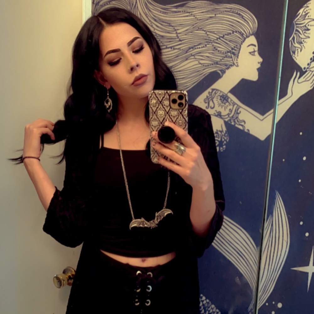 About me! 🖤🦇